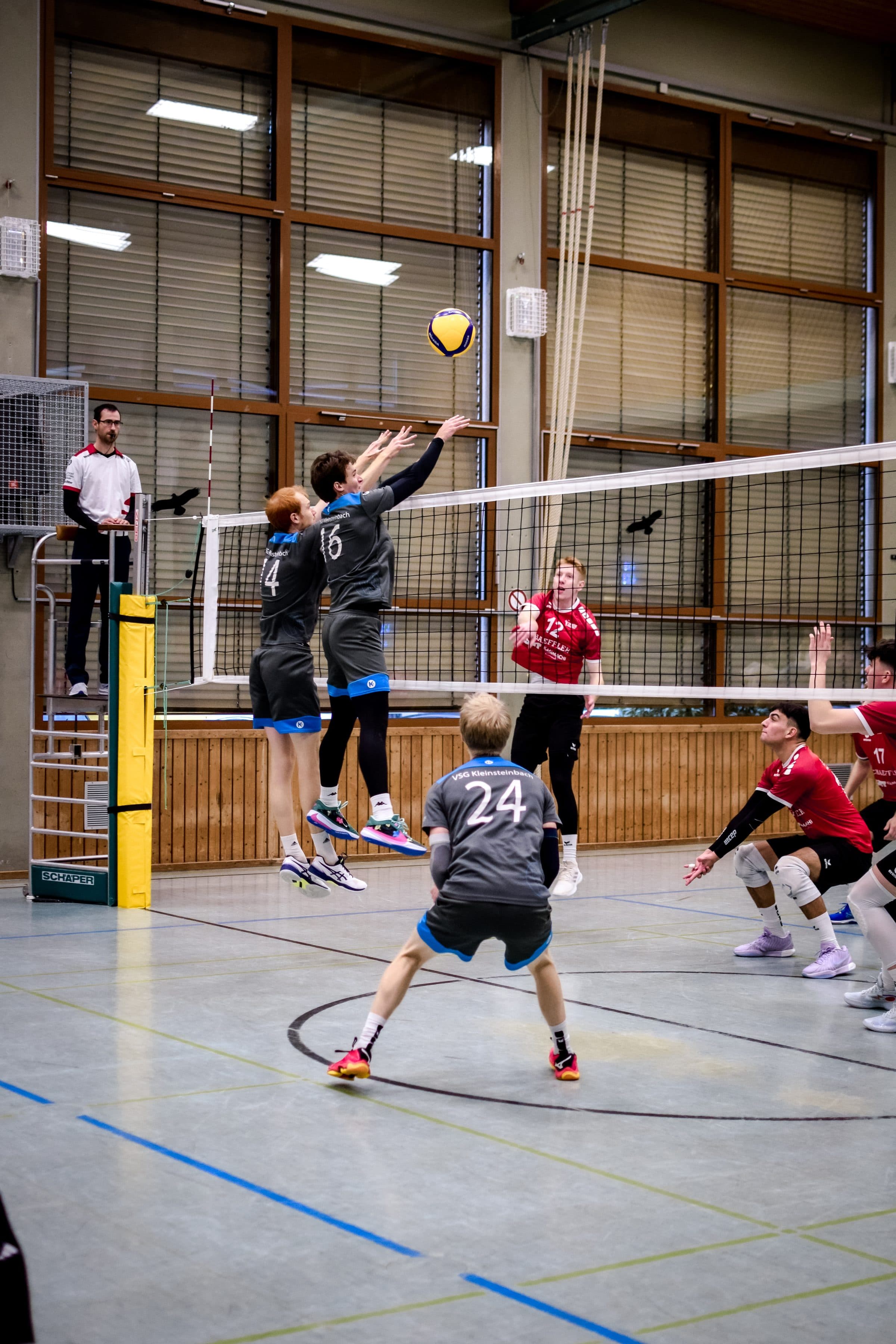 Volleyball-Aktion am Netz